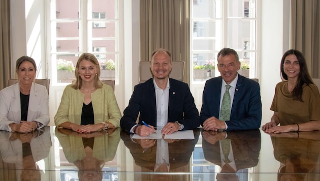 Mayor Johannes Anzengruber (center) and his fellow city councillors. (Bild: IKM/D.Giesinger)