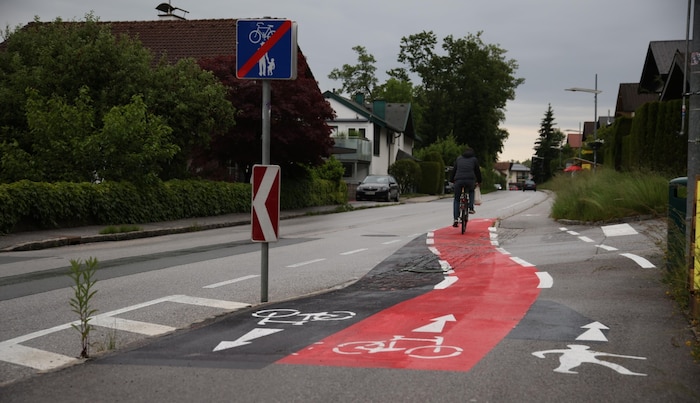 Gefahrenstelle: Radweg mündet in die Salzburger Straße.