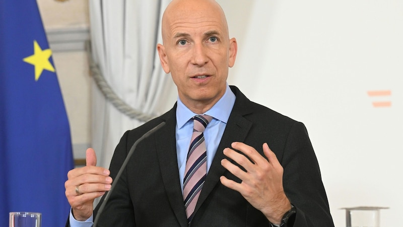 Arbeitsminister und Wirtschaftsforscher Martin Kocher (Bild: APA/HELMUT FOHRINGER)