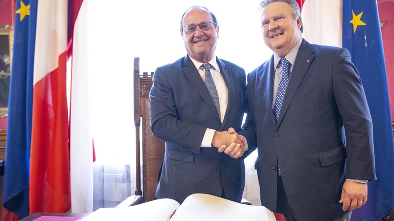 Former French President Francois Hollande and Mayor of Vienna Michael Ludwig (SPÖ) (Bild: APA/TOBIAS STEINMAURER)