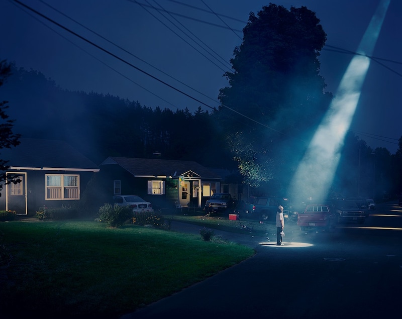 In the famous "Twilight" series, people are confronted with inexplicable phenomena. (Bild: The ALBERTINA Museum, Vienna – Permanent loan, Private Collection © Gregory Crewdson)