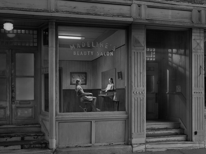 Für seine jüngste Serie „Eveningside“ ließ sich Crewdson von der Bildsprache des Film Noir ...