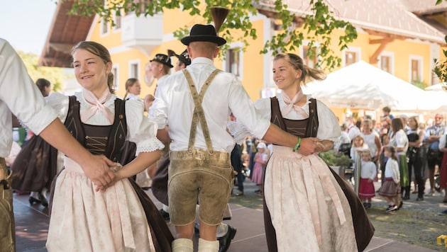 Schneidige Volkstänze und zünftige Plattler beim Heimatverein: Die Jugend ist motiviert (Bild: Wolfgang Lienbacher)
