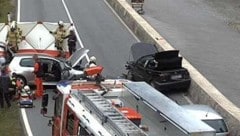 Ein Sekundenschlaf dürfte zum Frontal-Crash im Bereich Fernstein geführt haben. (Bild: Land Tirol (Webcam), Krone KREATIV)