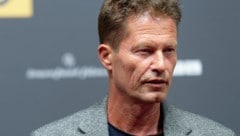 Til Schweiger ist schon wieder im Spital. Um den Genesungsprozess zu beschleunigen, haben die Kinder des Stars zu einer drastischen Maßnahme gegriffen. (Bild: picturedesk.com/Henning Kaiser / dpa)