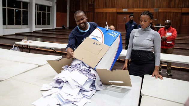 In the parliamentary elections in South Africa, the African National Congress (ANC), which has been in power since the end of apartheid 30 years ago, lost its absolute majority for the first time. (Bild: APA/AFP/GIANLUIGI GUERCIA)