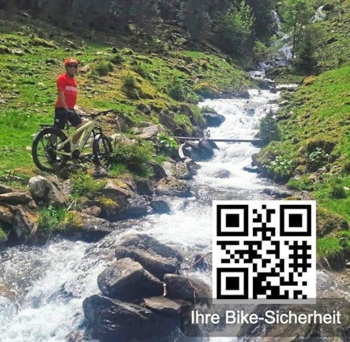 Franz Posch am Fellenbergbach unweit der Hütte.