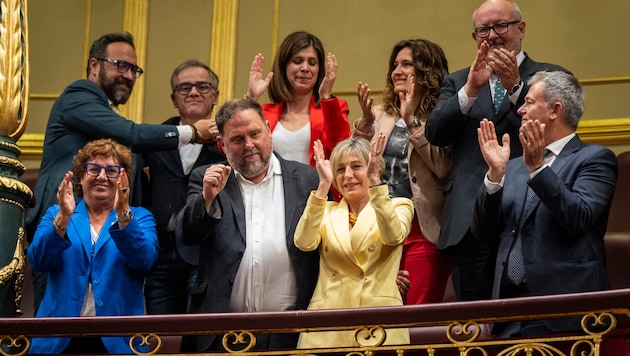 In Spanien ist das umstrittene Amnestiegesetz für katalanische Unabhängigkeitsbefürworter endgültig verabschiedet worden. (Bild: APA/AP Photo/Bernat Armangue)