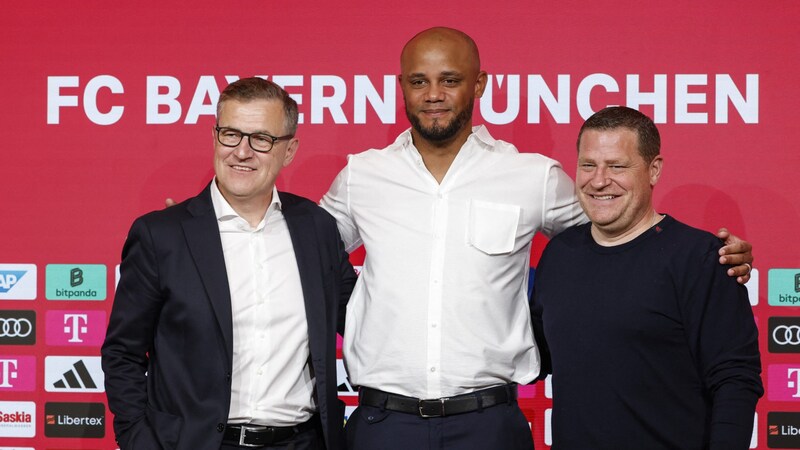 Vincent Kompany mit Vorstandsboss Jan-Christian Dreesen (l.) und Sportvorstand Max Eberl (Bild: AFP or licensors)