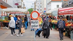 Wiens Märkte ziehen Woche für Woche Tausende Einheimische und Gäste an, die hier frisches Obst und Gemüse einkaufen. Doch die Qualität der Ware ist schlechter geworden, wie Kunden und Standler berichten. (Bild: Groh Klemens)