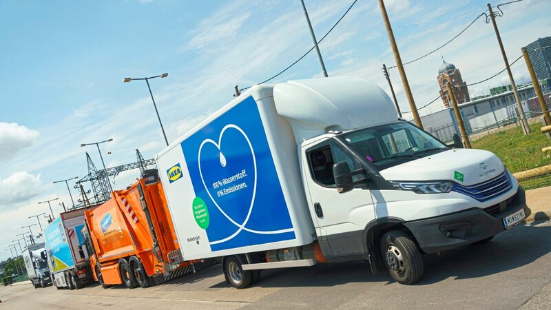 Firmen wie IKEA mit Lieferwagen, die MA48 mit einem Müllfahrzeug oder auch die Strabag mit einem Radlader sind unter anderem Kunden. (Bild: Wien Energie/FOTObyHOFER/Christian Hofer)