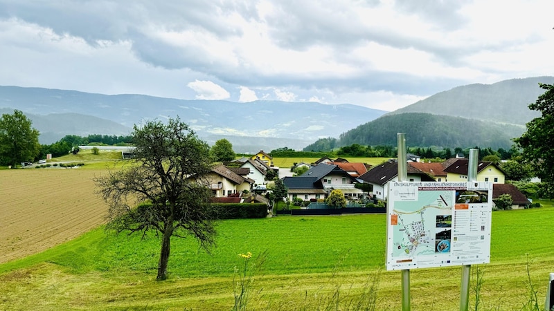 The Liaunig Museum on the road points the way to Neuhaus, where 250 years of innkeeping tradition are written. (Bild: Evelyn Hronek)