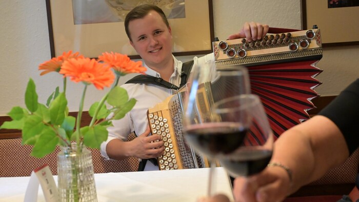 In Reinhard juniors Kindheit war es üblich, dass im Wirtshaus Musikanten aufgespielt haben.