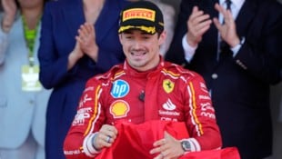 Ferrari-Pilot Charles Leclerc nach seinem Triumph in Monaco. (Bild: AP ( via APA) Austria Presse Agentur/ASSOCIATED PRESS)