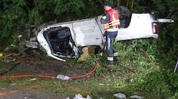 Der Wagen landete auf dem Dach.  (Bild: APA/EINSATZDOKU/LECHNER)