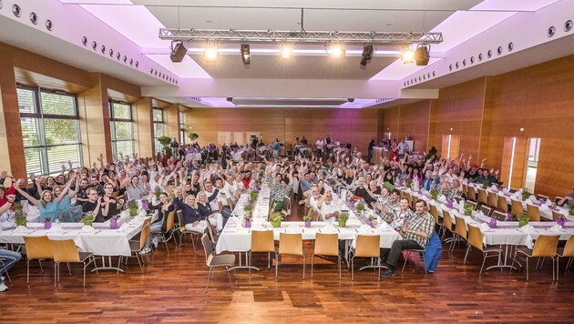 Witterungsbedingt musste der Weltrekord im Veranstaltungszentrum aufgestellt werden. 