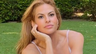 Eva Mendes begeistert ihre Fans mit ihrem jugendlichen Aussehen.