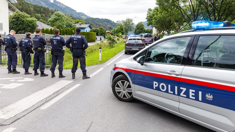 Gleich 13 Polizeistreifen standen im Zuge der Verfolgungsjagd im Einsatz.  (Bild: Bernd Hofmeister)