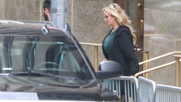 The trial was also an emotional rollercoaster ride for Stormy Daniels - she shared intimate details from her past. (Bild: AFP/Charly TRIBALLEAU)