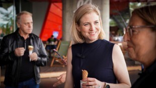Beate Meinl-Reisinger auf EU-Tour in Kärnten: Eis brechen für Europa.