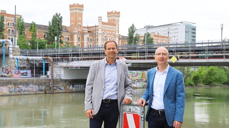 Bridge construction manager Thomas Herzfeld and construction site coordinator Christian Zant. (Bild: Zwefo)