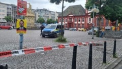 Auf dem Mannheimer Marktplatz gab es am Freitag ein blutiges Messerattentat. (Bild: APA Pool/APA/dpa/Rene Priebe)