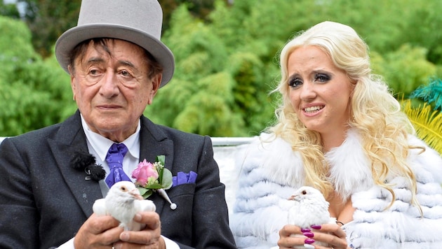 Even the doves of peace didn't help with the last marriage: Richard Lugner with Cathy "Spatzi" Schmitz. She is his ex-ex-ex-ex-ex-wife. (Bild: HERBERT NEUBAUER / APA / picturedesk.com)