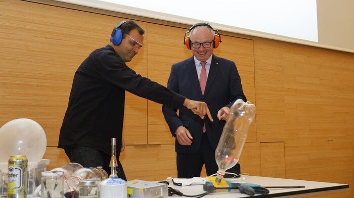 Auch Stephan Pernkopf tüftelte fleißig mit (rechts)