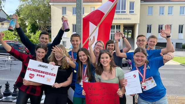 Die beiden Ersthelfer-Teams der MS Pabneukirchen (Bild: Rotes Kreuz)