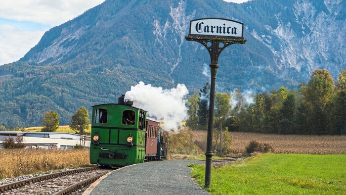 Original mit Dampf betrieben wird diese Straßenbahngarnitur im Rosental