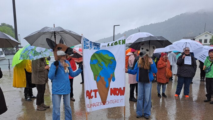 In Bregenz, the participants were caught in the rain.