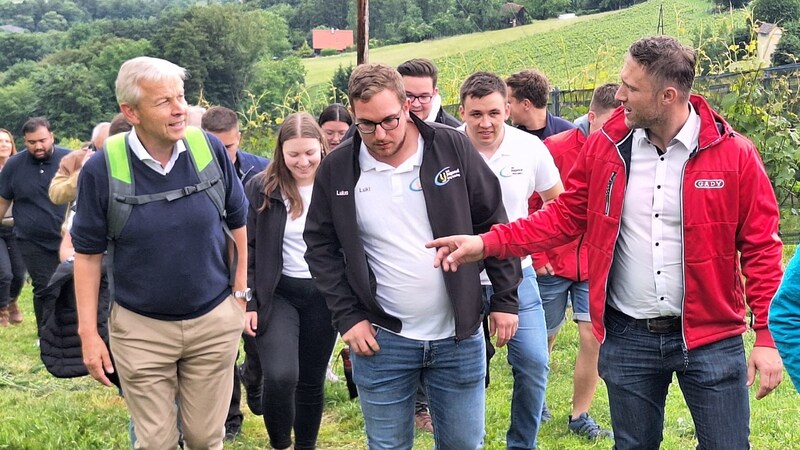 Lopatka with the Leibnitz rural youth (Bild: Ronald Thekkumcoil)