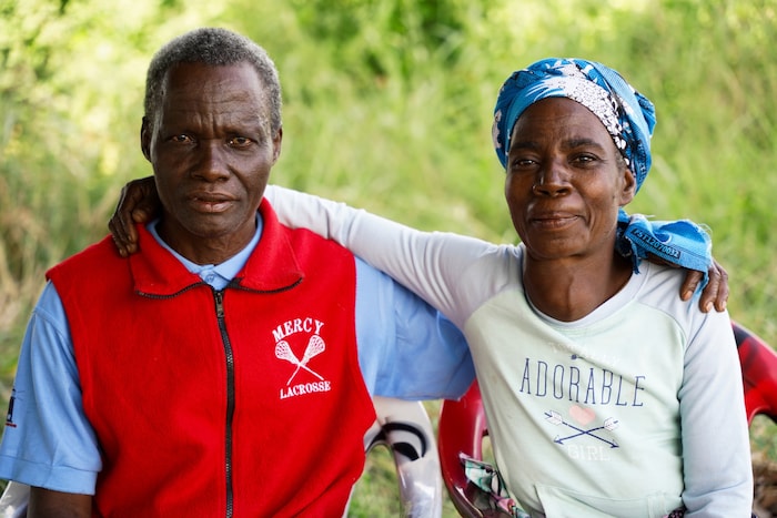 Martinho Pedro Wahela (62) mit seiner Frau Carlota Augusto (50)
