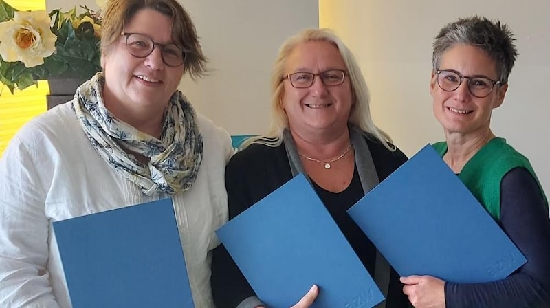 Eva-Kathrine Wiredu (Unfallambulanz), Monika Kern (Gewaltopfer-Betreuungsteam) und Hebamme Andrea Hofer (v.l.n.r.) sind Forensic Nurses am KUK. (Bild: KUK)