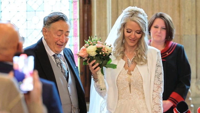 Richard Lugner nahm seine Braut in Empfang.