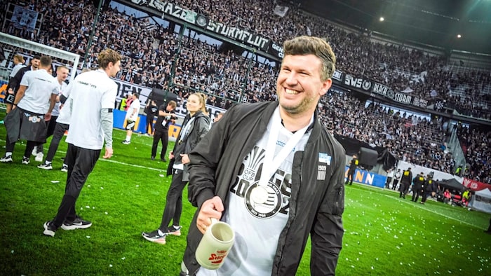 Sportchef Andreas Schicker sucht auf drei Positionen nach Verstärkungen.