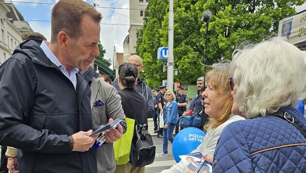 Vilimsky ging auf Stimmenfang beim Frühschoppen (Bild: Petja Mladenova)