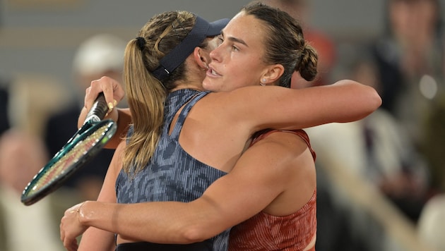 Aryna Sabalenka (rechts) hat gegen Paula Badosa gewonnen.  (Bild: APA/AFP/Bertrand GUAY)