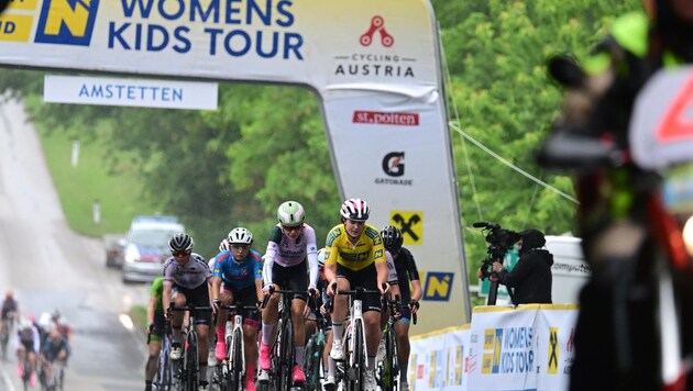 Nikola Bajgerova fährt bei der Sportland NÖ Women‘s/Kids Tour in Gelb. (Bild: Reinhard Eisenbauer)