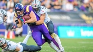 Florian Bierbaumer (am Ball) erzielte einen Touchdown. (Bild: Hannes Jirgal)