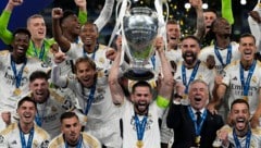 Real Madrid stemmt den Henkelpott zum bereits 15. Mal. (Bild: Copyright 2024 The Associated Press. All rights reserved)