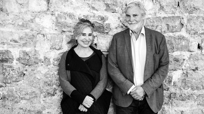 Karner mit Peter Simonischek