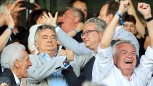 Den Meistertitel von Sturm Graz feierte Vizekanzler Werner Kogler noch an der Seite des steirischen Landeshauptmanns Christopher Drexler im Stadion. (Bild: GEPA/GEPA pictures)