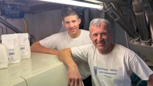 Gerald Passenbrunner mit Filius Christoph. Er bildet seinen Sohn gerade zum Müller aus.