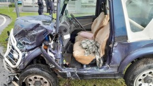 Der Wagen des 66-Jährigen ist ein komplettes Wrack.