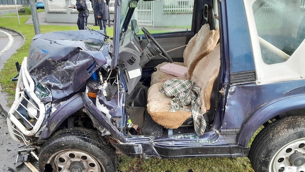 66 yaşındaki şahsın arabası tamamen hurdaya dönmüş durumda. (Bild: FF Oberpullendorf)