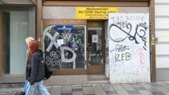 Leere Geschäfte, wie dieses auf der Mariahilfer Straße in Wien, findet man in vielen Städten in Österreich. U.a. setzen ausländische Online-Händler den heimischen Geschäften zu. (Bild: Zwefo)