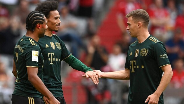 Leroy Sane (mitte) will beim FC Bayern bleiben.