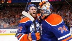 Die Edmonton Oilers stehen in den Stanley Cup Finals. (Bild: AFP/APA/Getty Images via AFP/GETTY IMAGES/Codie McLachlan)