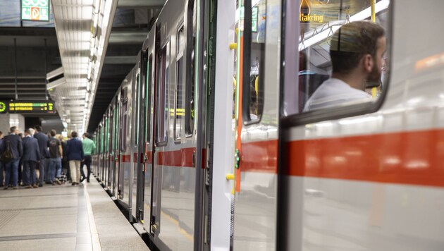 "Discrimination has no place at Wiener Linien, we stand for diversity and respect," says the company's website. Now words are followed by deeds - and a farewell to X! (Bild: APA/TOBIAS STEINMAURER)